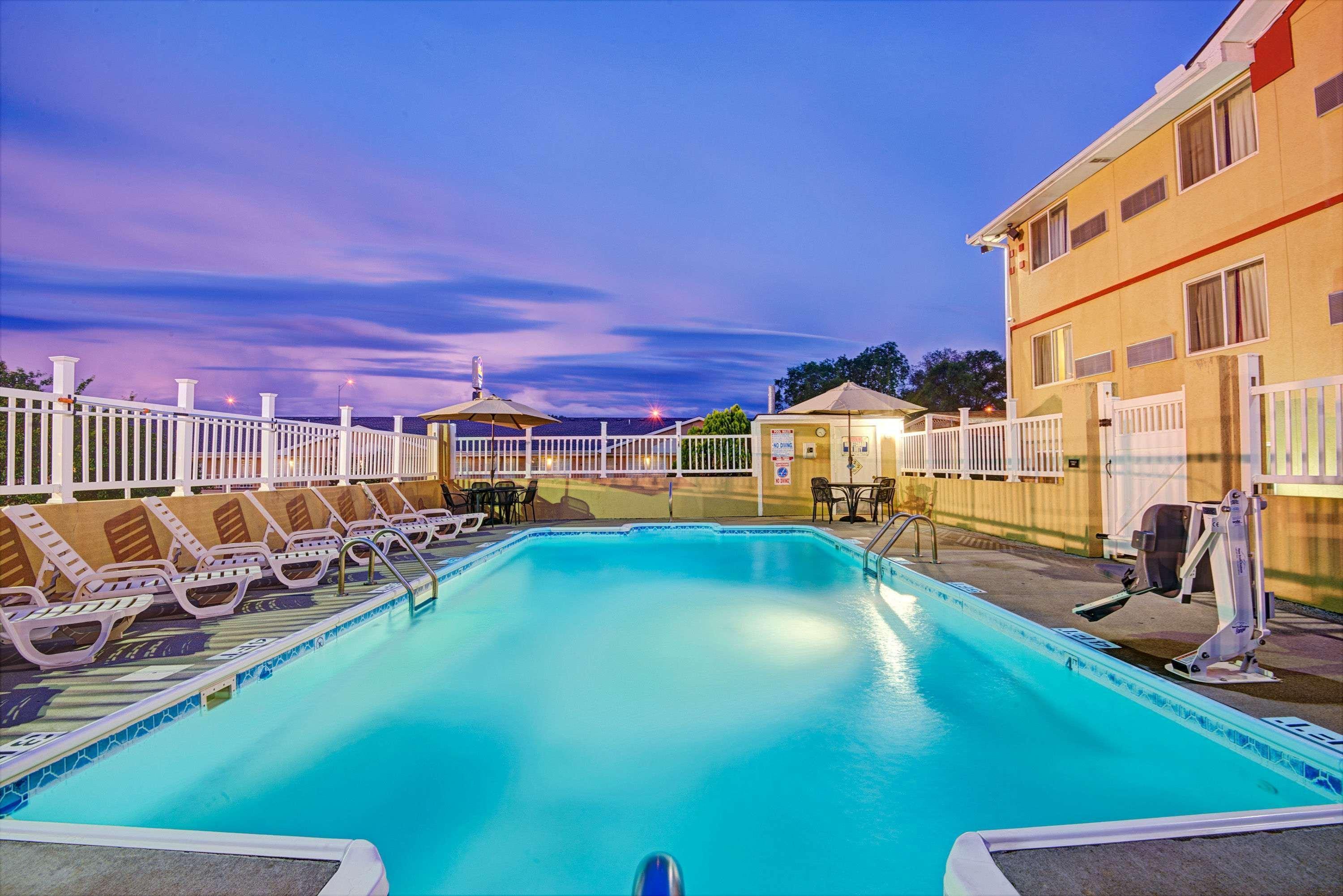Super 8 By Wyndham Independence Kansas City Ngoại thất bức ảnh